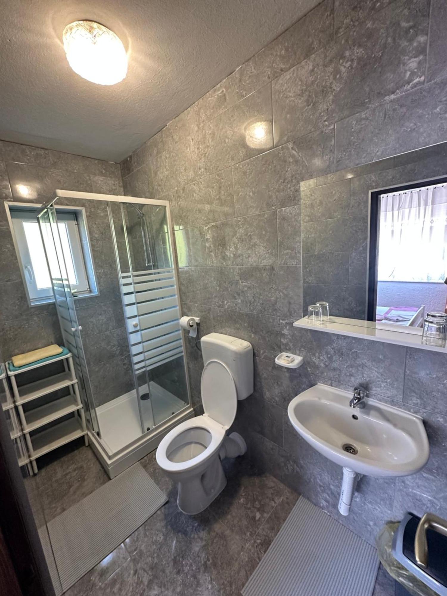 Rooms Anita Sibinj Sibinj Krmpotski Exteriör bild
